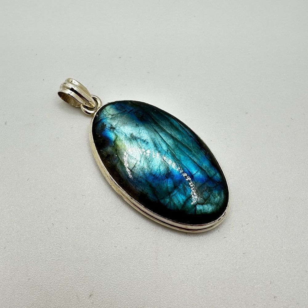 NWOT Monster 35x20mm‎ Labradorite cabochon pendant in stunning sterling silver!